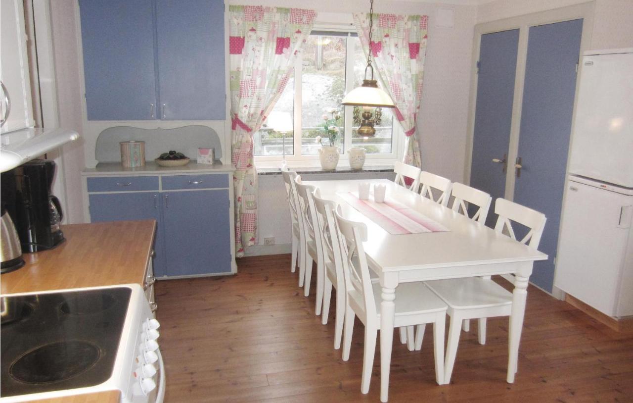 3 Bedroom Beautiful Apartment In Kungshamn Exterior foto