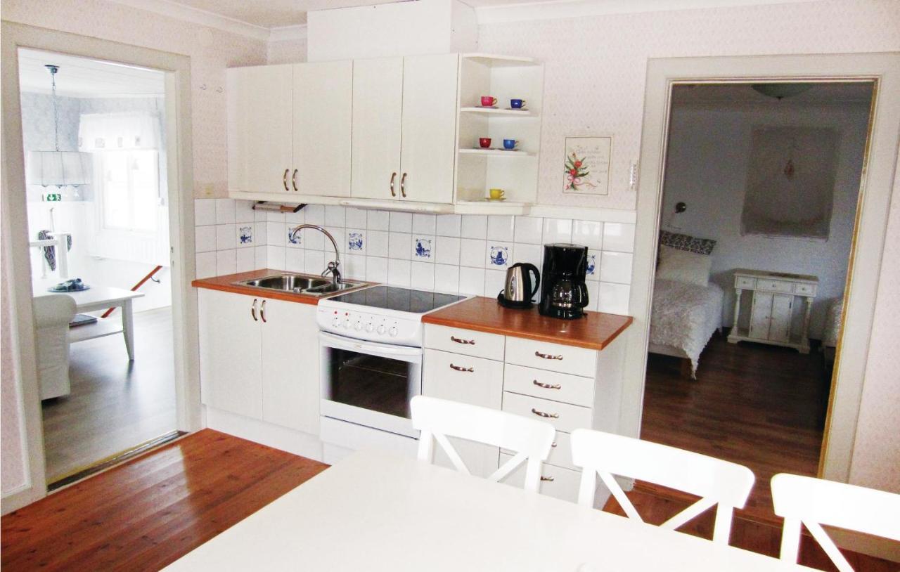 3 Bedroom Beautiful Apartment In Kungshamn Exterior foto