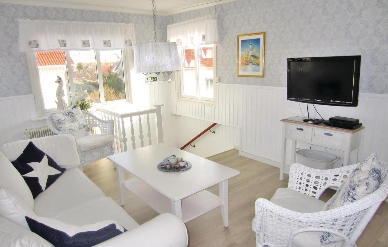 3 Bedroom Beautiful Apartment In Kungshamn Exterior foto