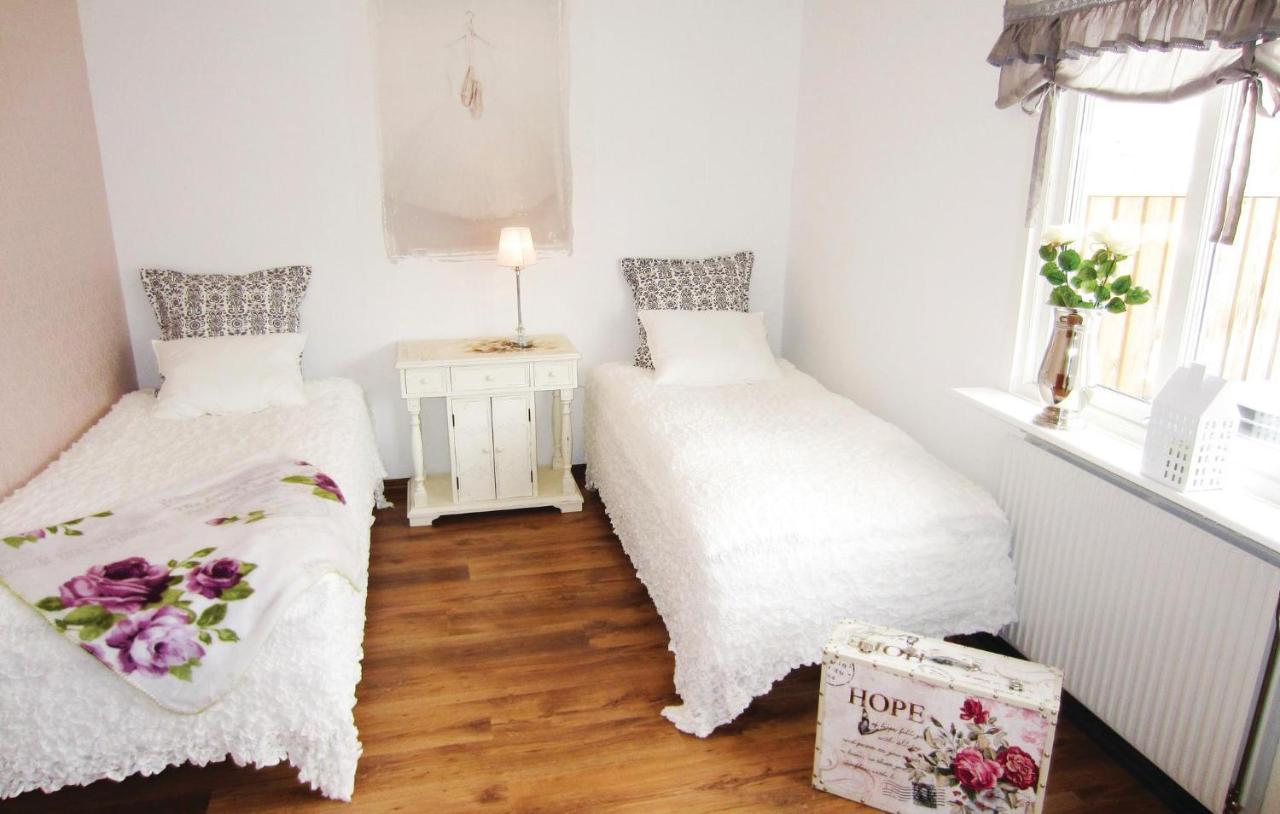 3 Bedroom Beautiful Apartment In Kungshamn Exterior foto